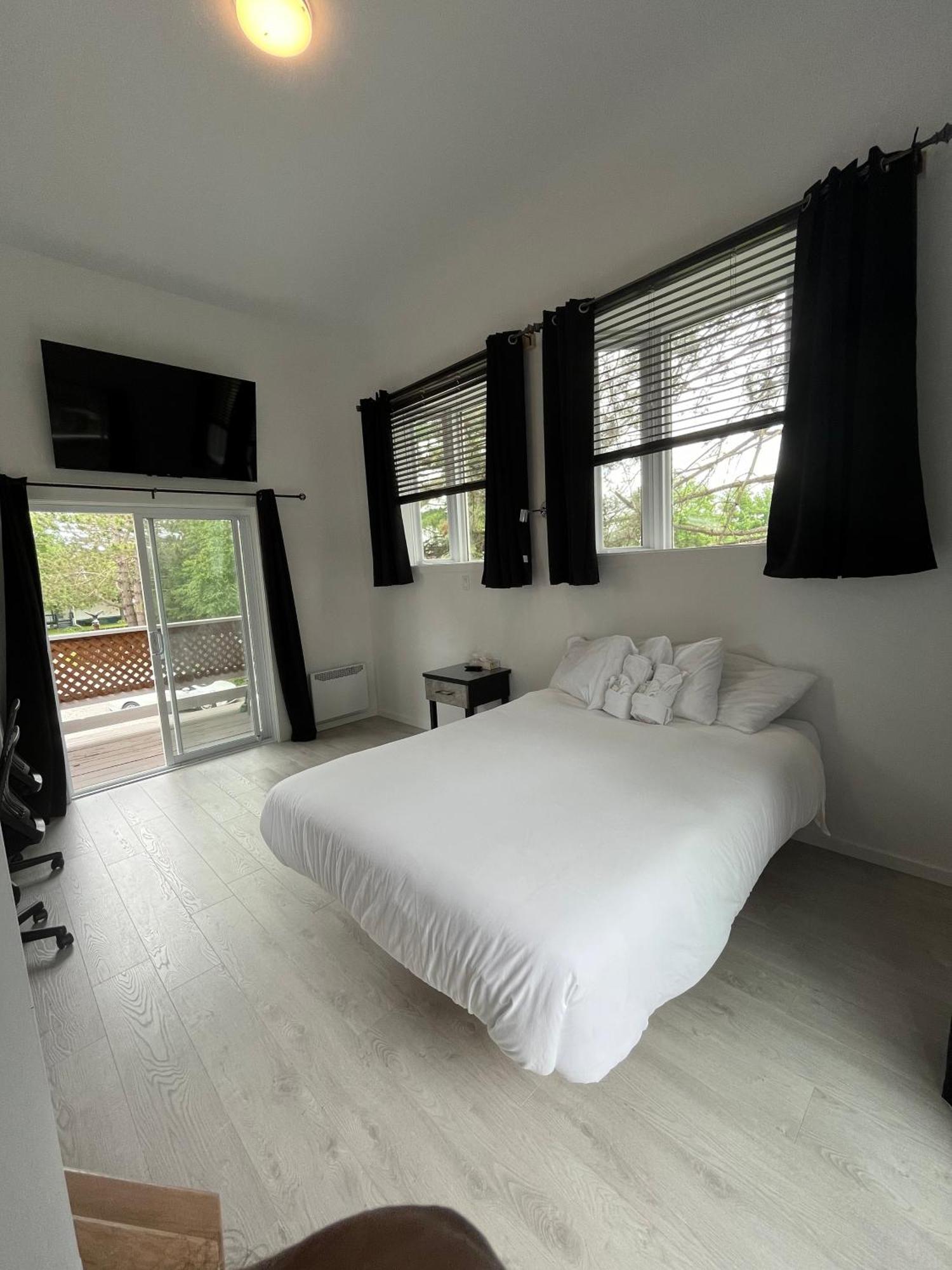 Auberge De Ferme-Neuve Lac-Saint-Paul Екстер'єр фото