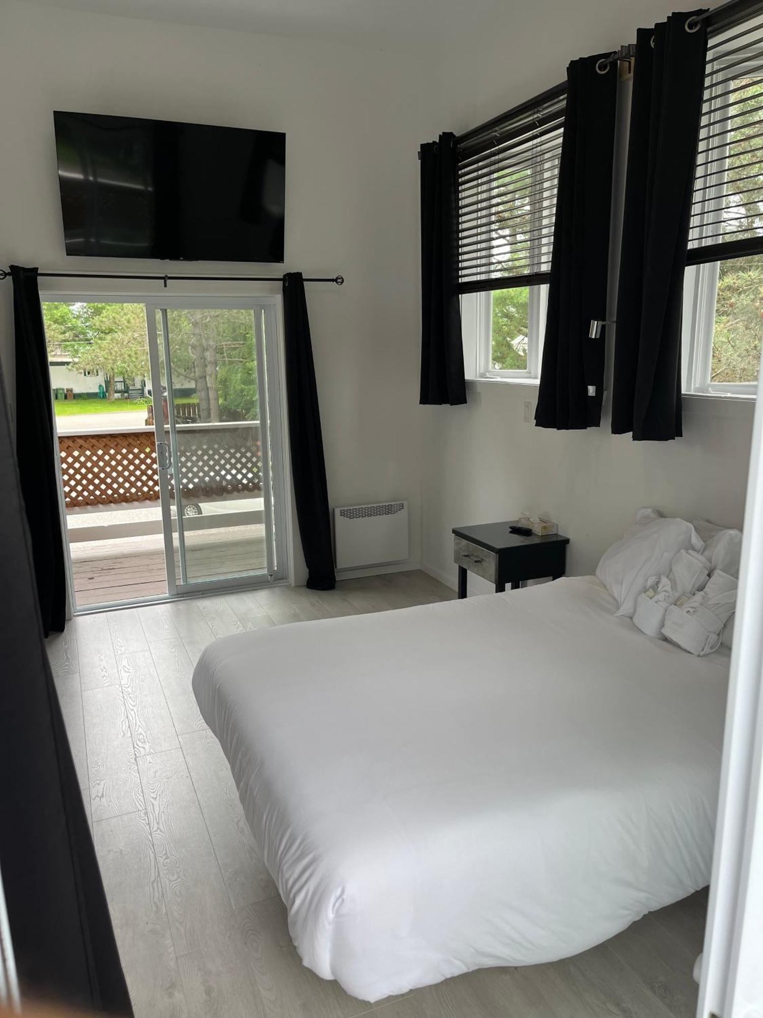 Auberge De Ferme-Neuve Lac-Saint-Paul Екстер'єр фото