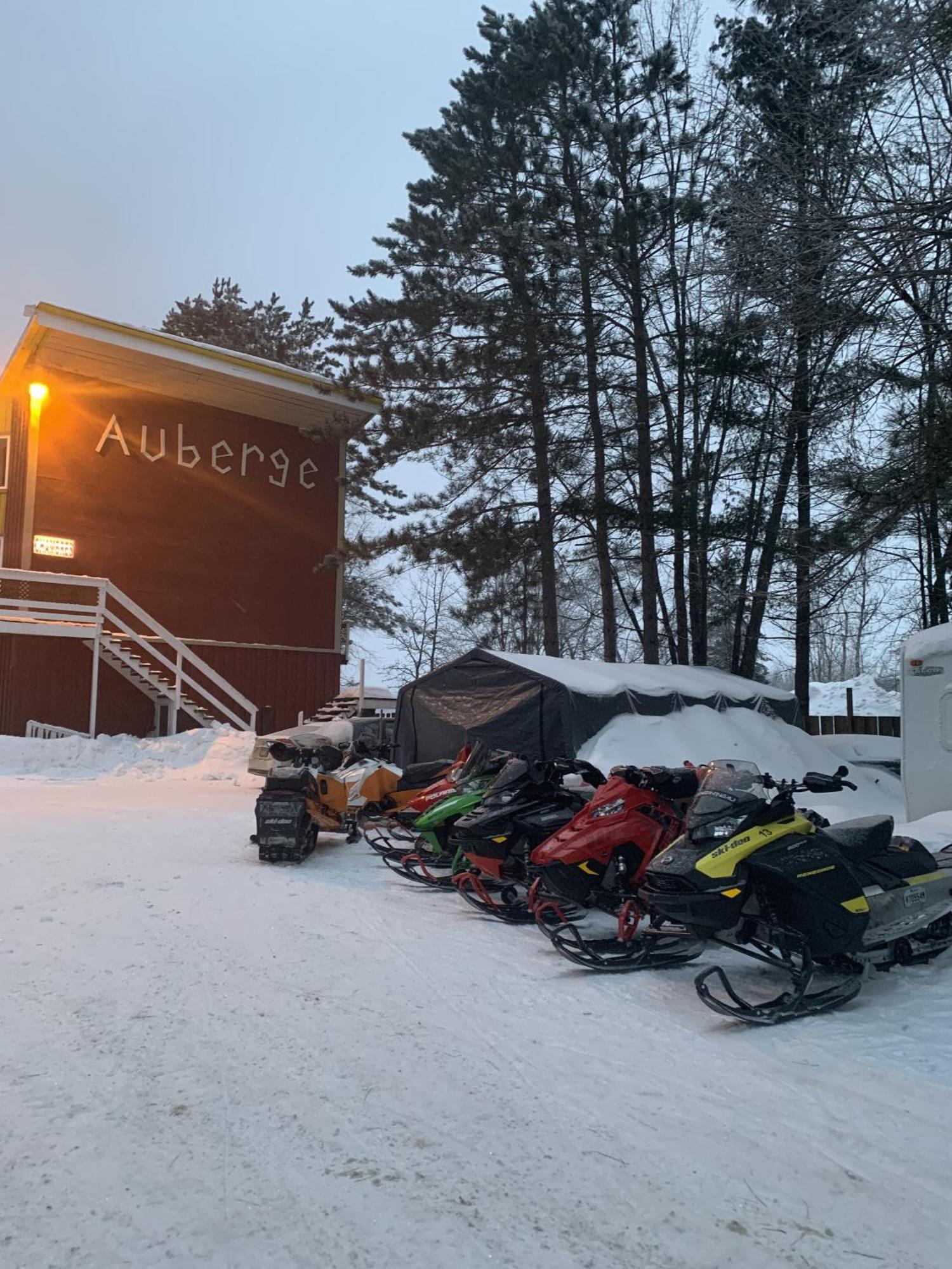 Auberge De Ferme-Neuve Lac-Saint-Paul Екстер'єр фото