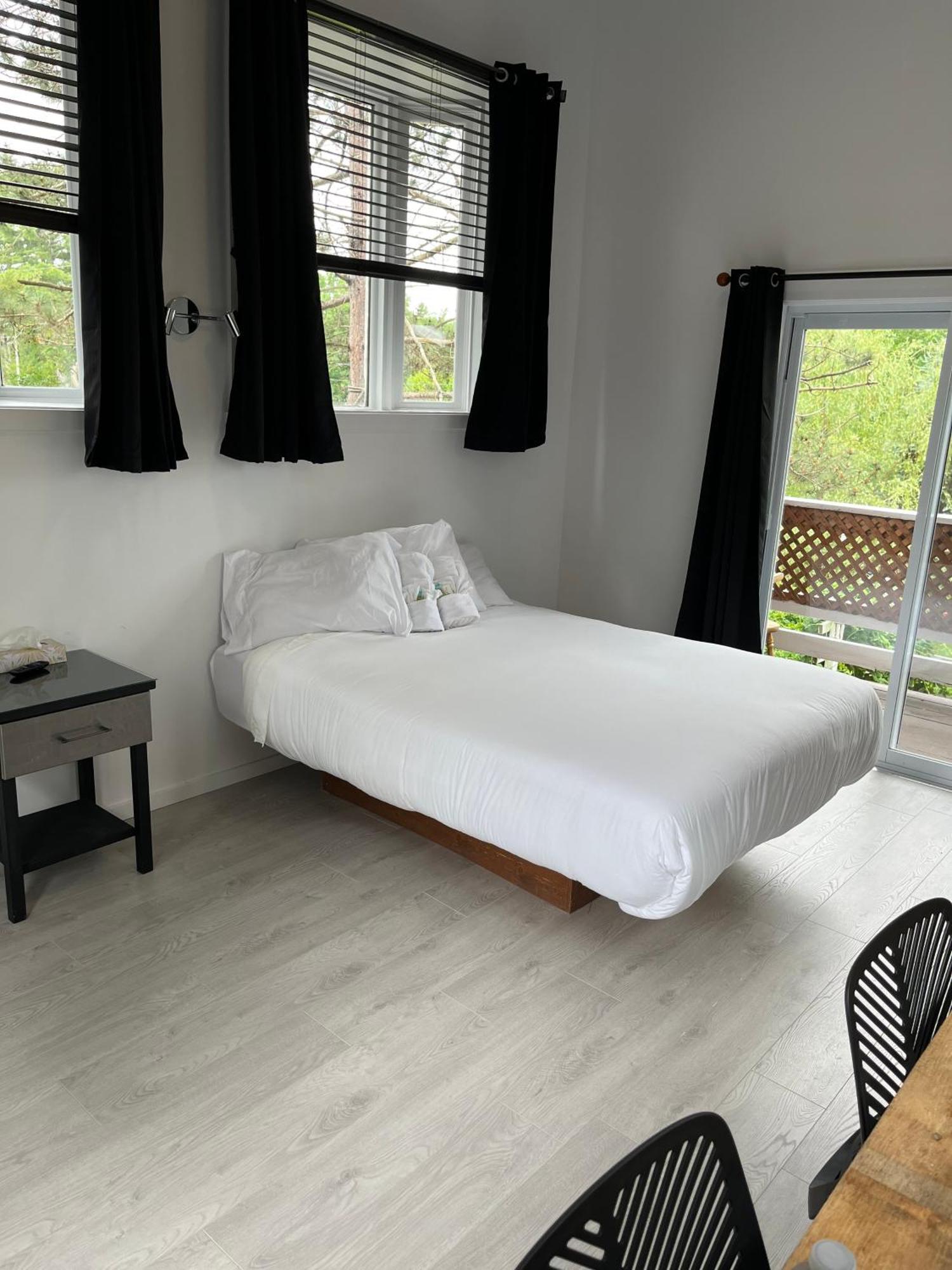 Auberge De Ferme-Neuve Lac-Saint-Paul Екстер'єр фото